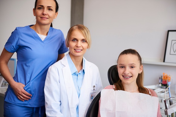 How Teenagers Can Benefit From Seeing A Family Dentist For Dental Cleanings