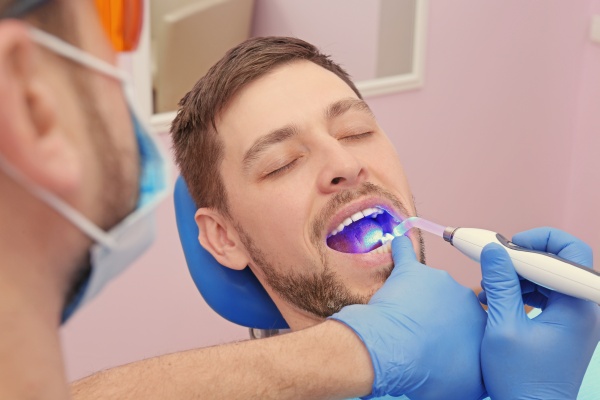 Teeth Whitening Options From A Cosmetic Dentist In Northridge